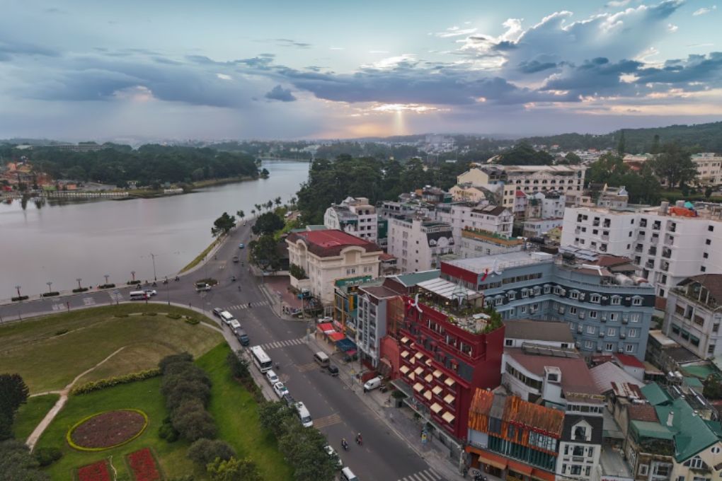 m village hotel xuan huong lakeside da lat 2