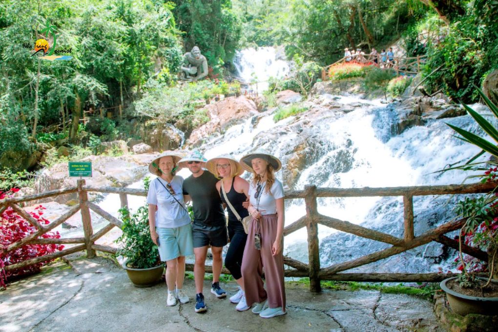 Tour Đà Lạt 1 ngày từ Nha Trang - 12 tiếng chạm vào những sắc màu đẹp nhất của thành phố ngàn hoa 1 tour da lat 1 ngay cua du khach nguoi uc 4