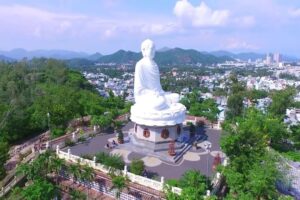Chùa Long Sơn Nha Trang: Ngôi chùa nổi tiếng với tượng Phật Trắng trên đồi Trại Thủy