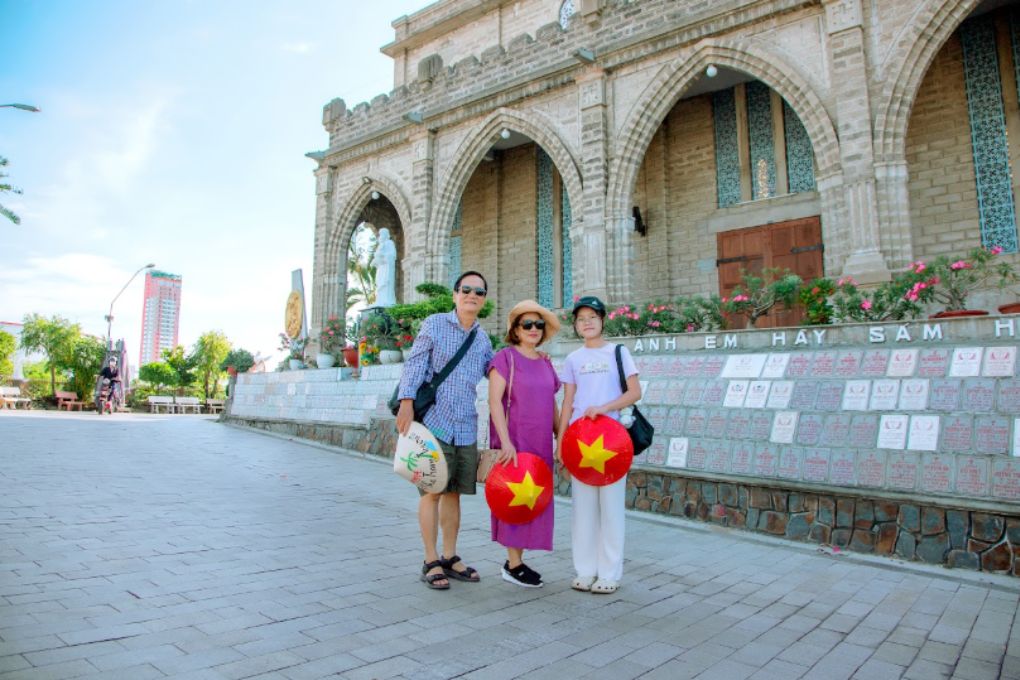 Chùa Long Sơn Nha Trang: Ngôi chùa nổi tiếng với tượng Phật Trắng trên đồi Trại Thủy 9 chua long son nha trang 11