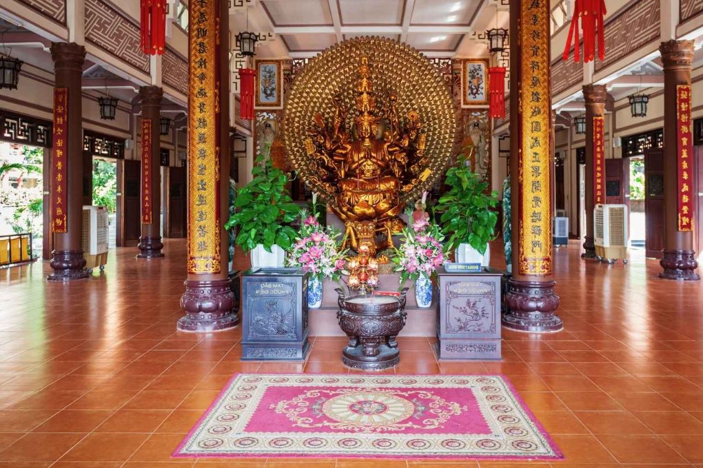 Chùa Long Sơn Nha Trang: Ngôi chùa nổi tiếng với tượng Phật Trắng trên đồi Trại Thủy 6 chua long son nha trang 7
