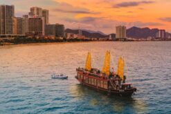 Du thuyền Emperor Cruise Origin - Tiệc tối, ngắm hoàng hôn vịnh Nha Trang (gói cao cấp)