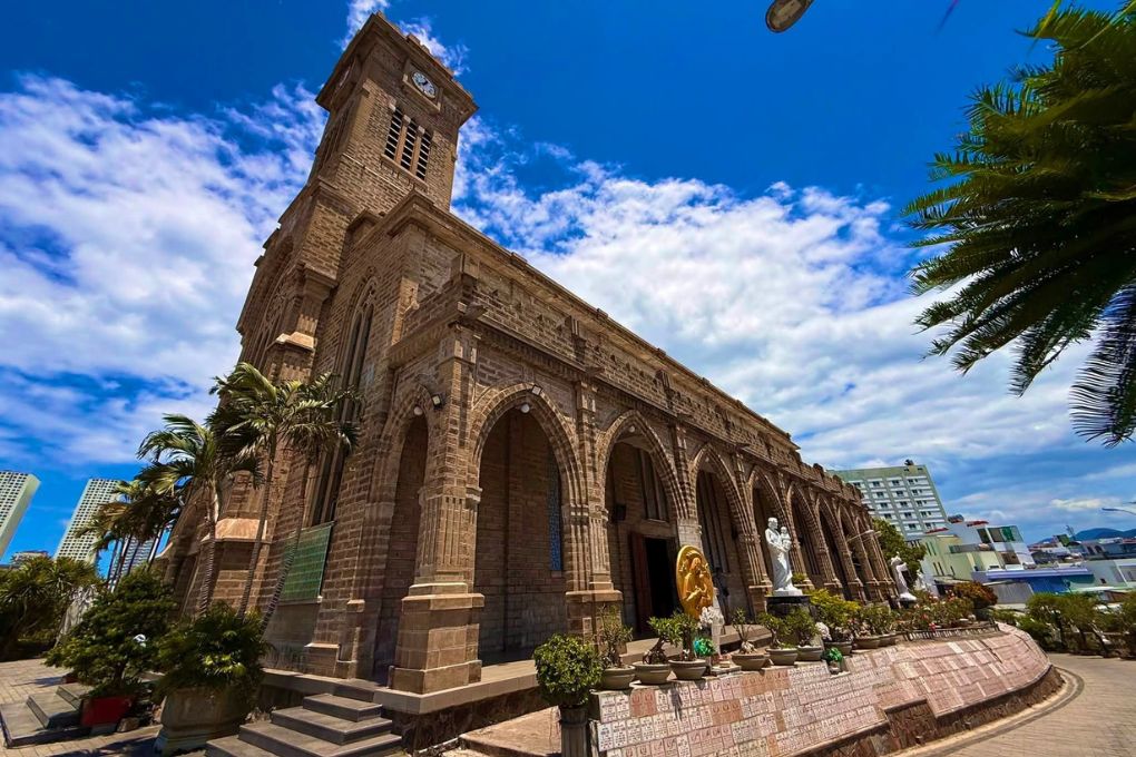 Nhà thờ Núi Nha Trang: Kiến trúc Gothic hơn 90 năm giữa lòng thành phố 1 nha tho nui nha trang 2