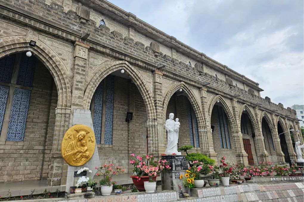 Nhà thờ Núi Nha Trang: Kiến trúc Gothic hơn 90 năm giữa lòng thành phố 4 nha tho nui nha trang 6