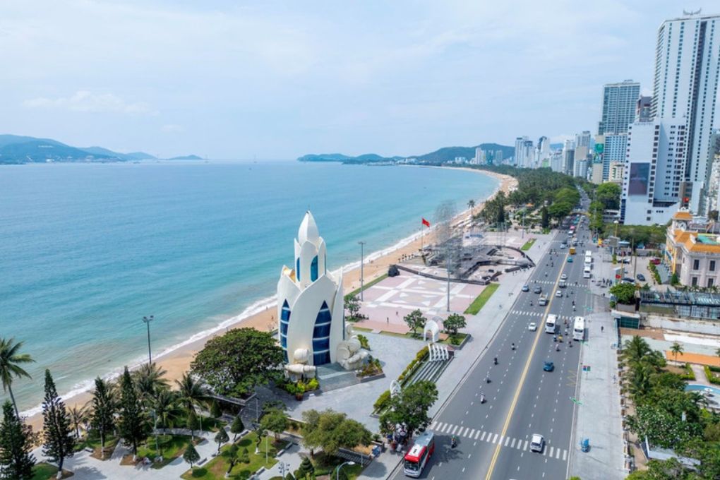 Tháp Trầm Hương Nha Trang: Biểu tượng check-in bên Quảng trường 2/4 3 thap tram huong nha trang 4