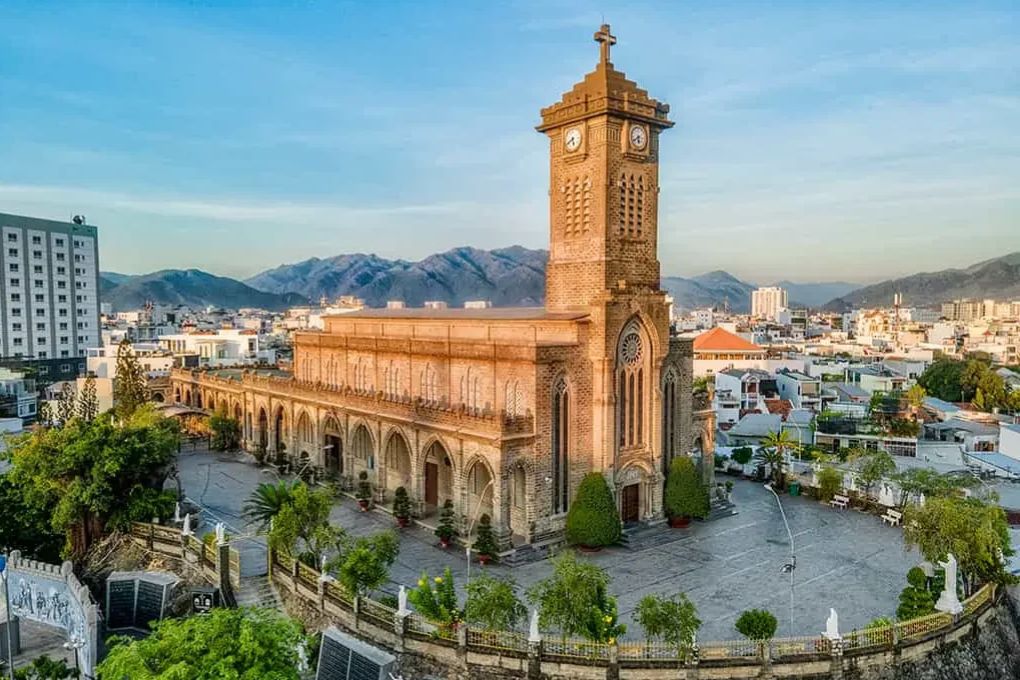 Tháp Trầm Hương Nha Trang: Biểu tượng check-in bên Quảng trường 2/4 5 thap tram huong nha trang 6