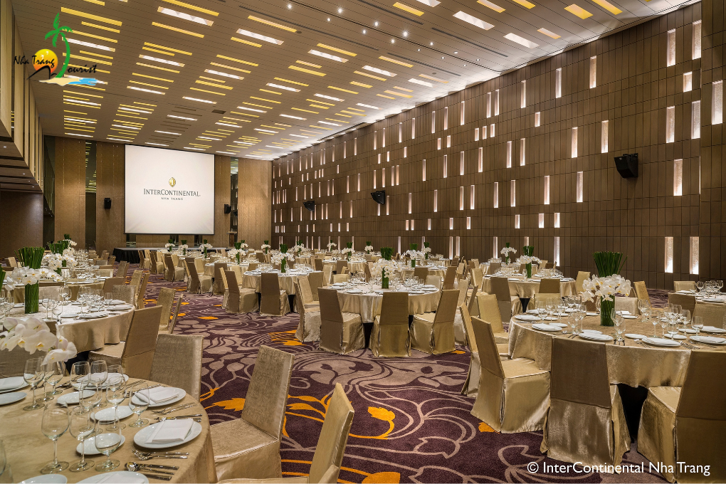 A conference and banquet setup at InterContinental Nha Trang for corporate meetings and events