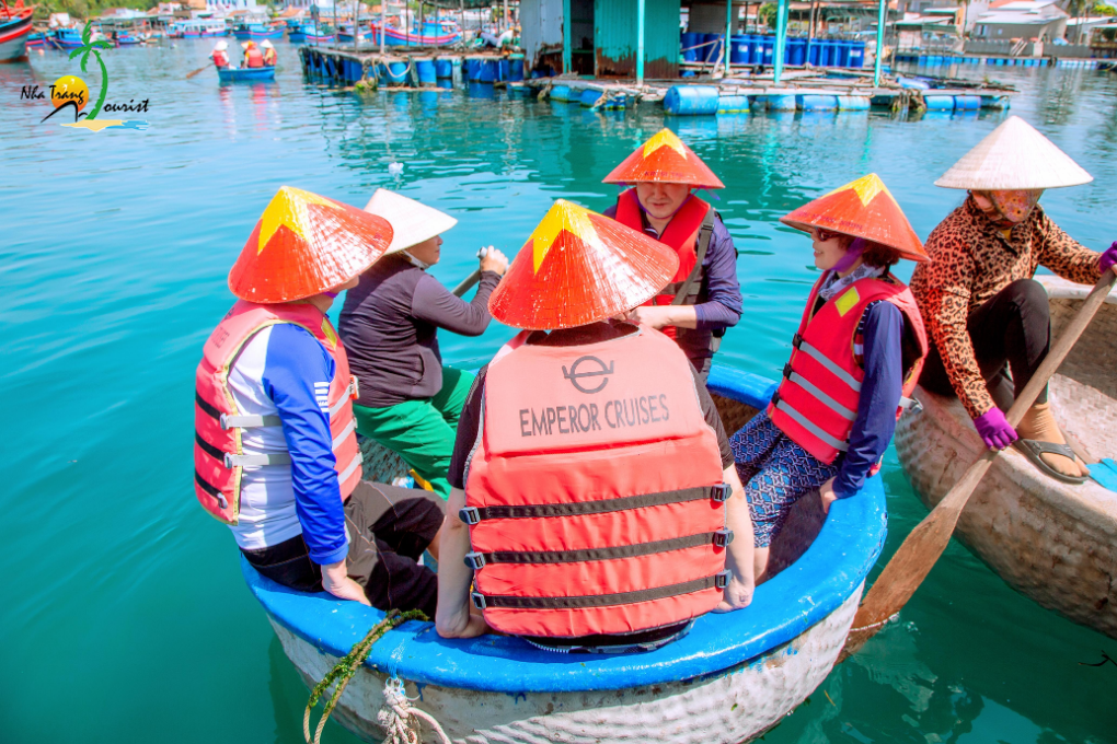 International travellers experiencing local Vietnamese fishing culture aboard a traditional round basket boat, a memorable cultural activity in Nha Trang