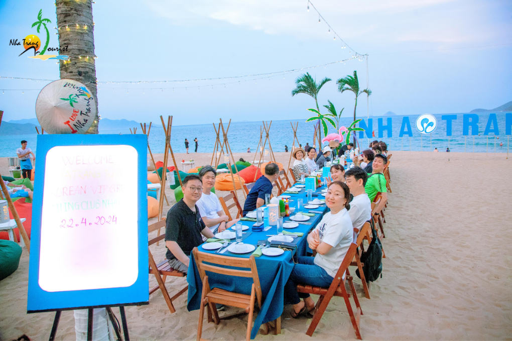 roup dining by the beach, combining a shared meal with coastal scenery during a private group holiday