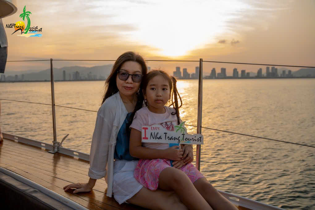Mother and daughter enjoying time together aboard a yacht at sunset, illustrating a relaxed sea experience for a family holiday