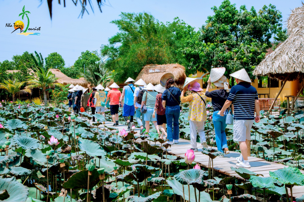 Travellers exploring a cultural attraction as part of a personalised sightseeing experience